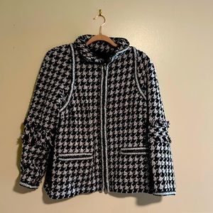 Women’s Chanel jacket size 46 like new